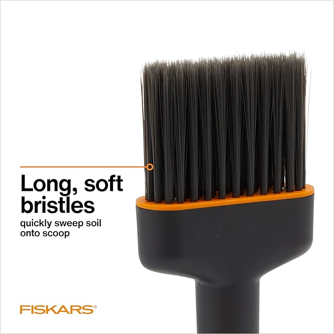 Fiskars Planting Soil Scoop & Brush Set, Dual-Sided Tool for Indoor Digging & Cleanup, Narrow Rigid End & Flexible Dustpan for Potting, Soft Bristles Sweep Debris, Recycled Plastic