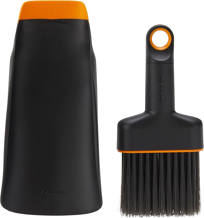Fiskars Planting Soil Scoop & Brush Set, Dual-Sided Tool for Indoor Digging & Cleanup, Narrow Rigid End & Flexible Dustpan for Potting, Soft Bristles Sweep Debris, Recycled Plastic
